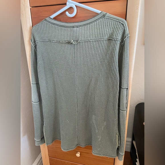 We the Free thermal longsleeve with patch details - Picture 2 of 4